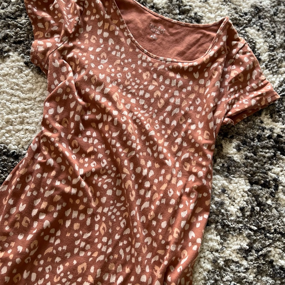 Isabel maternity tan peach white leopard print midi dress ruched sides body con